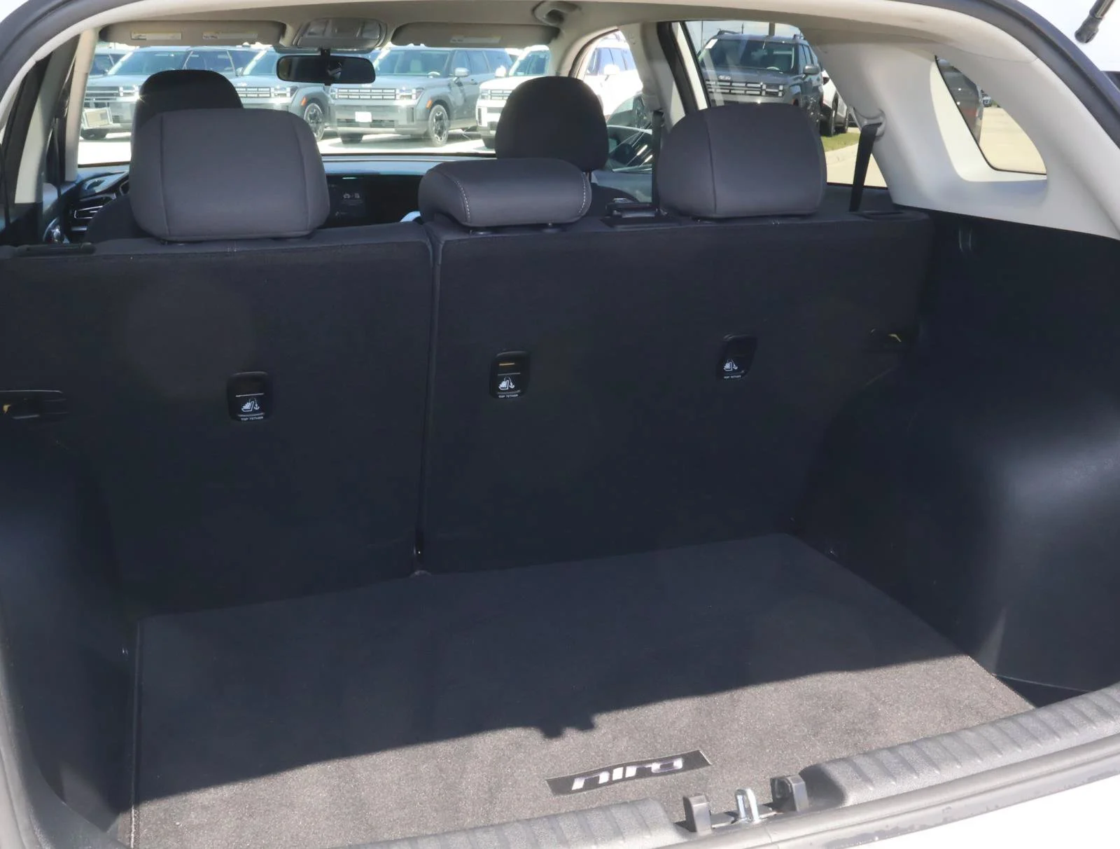 Used 2021 Snow White Pearl Kia LX image 19