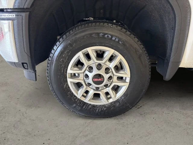 New 2026 Summit White GMC SLE image 15