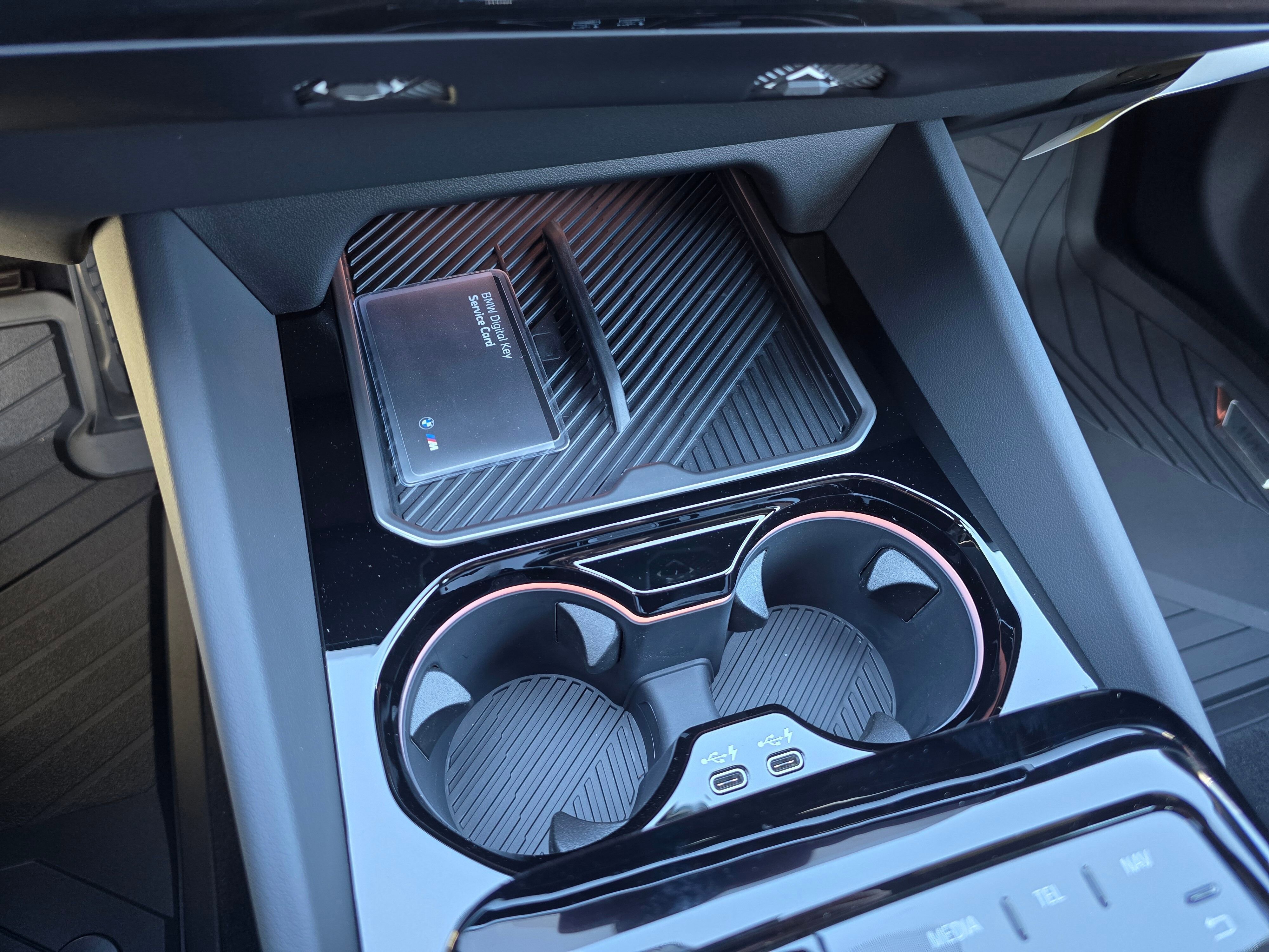 2026 BMW 5 Series 550e - Photo 52