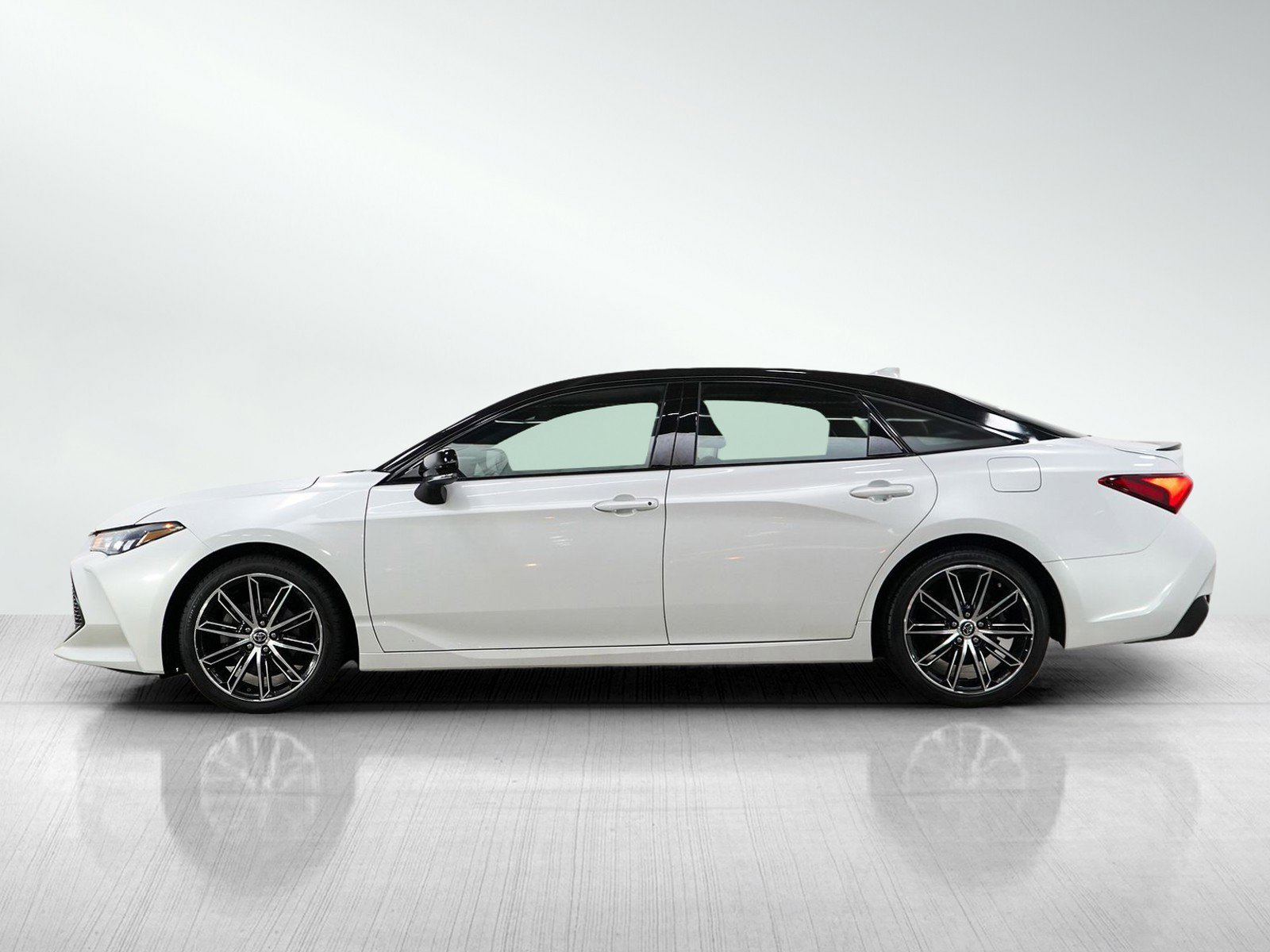 Used 2019 Toyota Avalon XSE with VIN 4T1BZ1FB7KU005040 for sale in Minneapolis, Minnesota