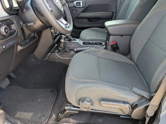 Used 2025 Anvil Clearcoat Jeep Sahara 4xe image 15