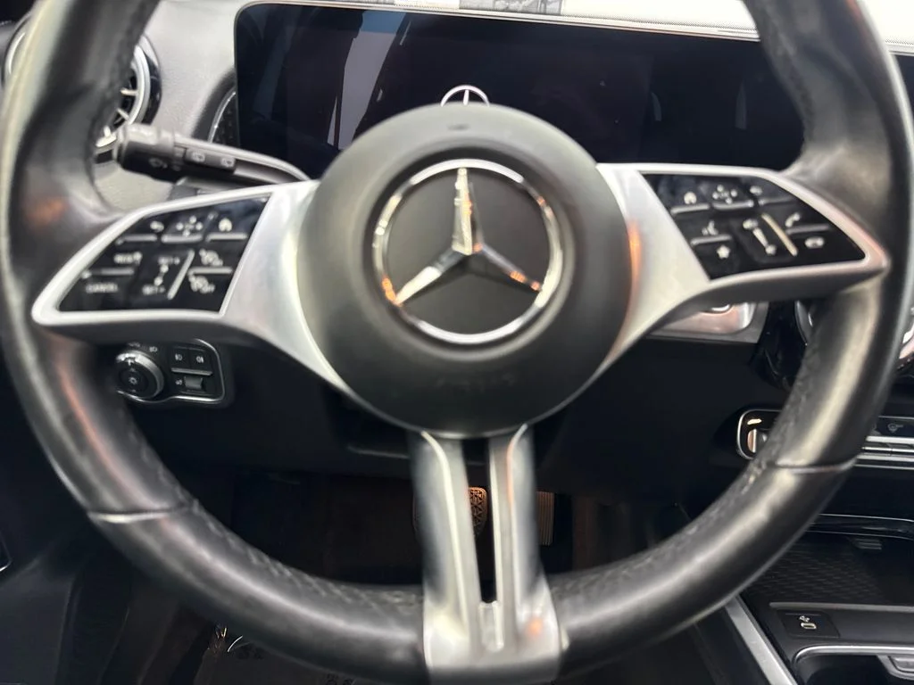 Used 2025 White Mercedes-Benz GLB 250 image 56