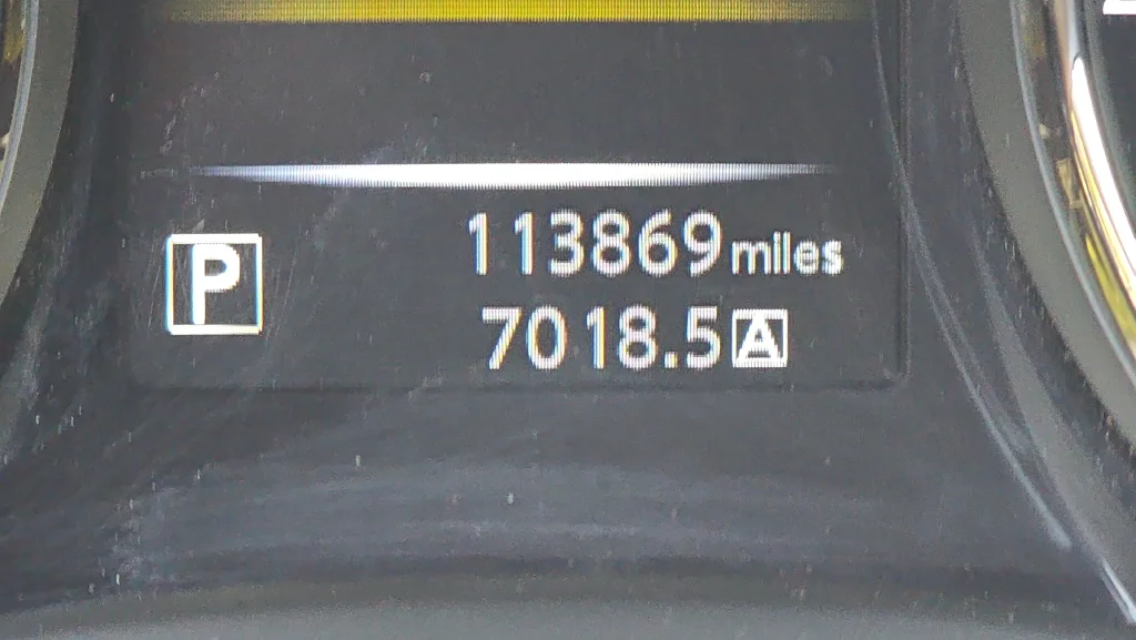 Used 2015 Gray Nissan S image 9