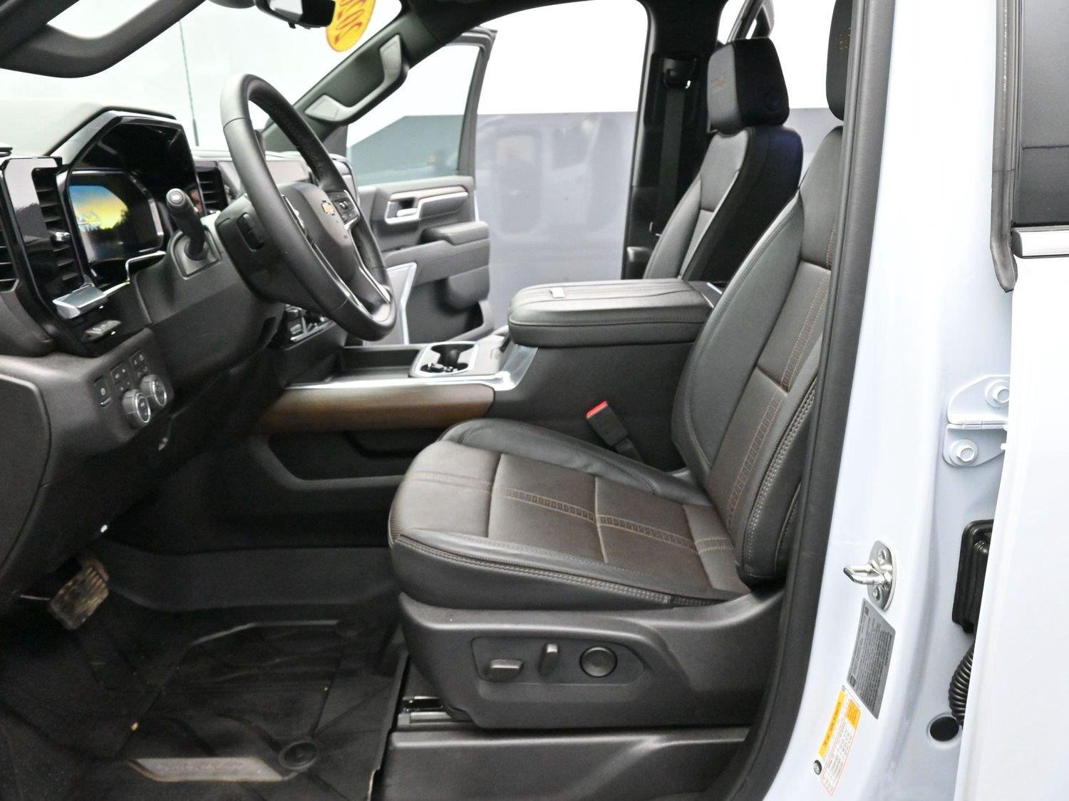 Used 2026 Polar White Tricoat Chevrolet High Country DRW image 13