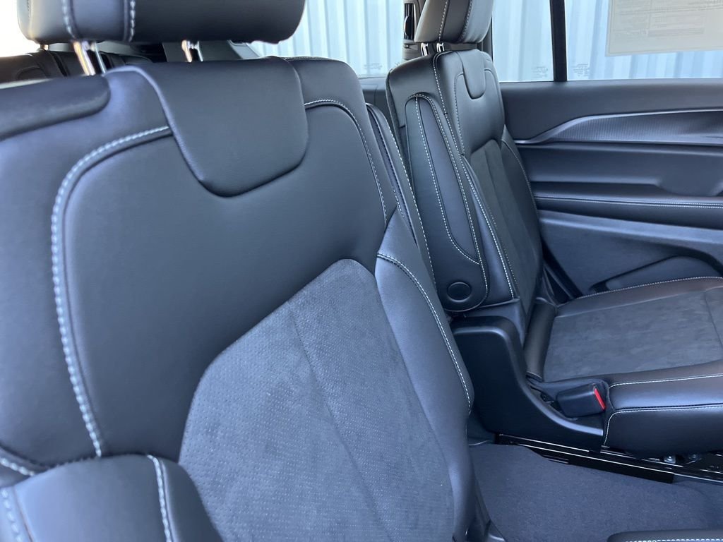 New 2025 Silver Zynith Exterior Paint Jeep Altitude X image 46