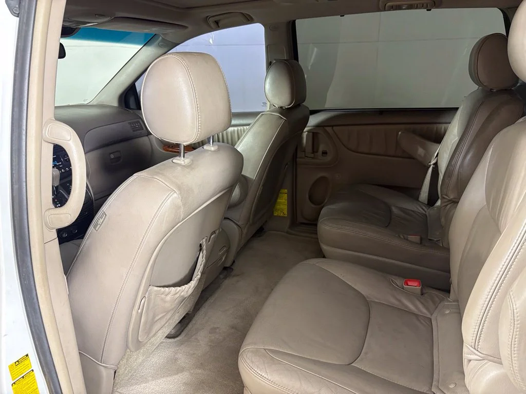 Used 2006 White Toyota XLE image 30