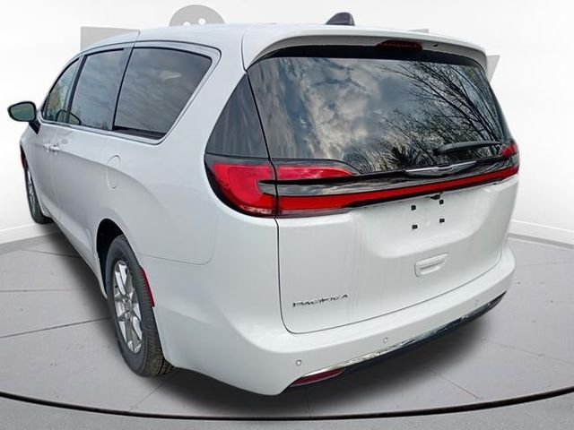 New 2026 Bright White Clear-Coat Exterior Paint Chrysler Select image 11