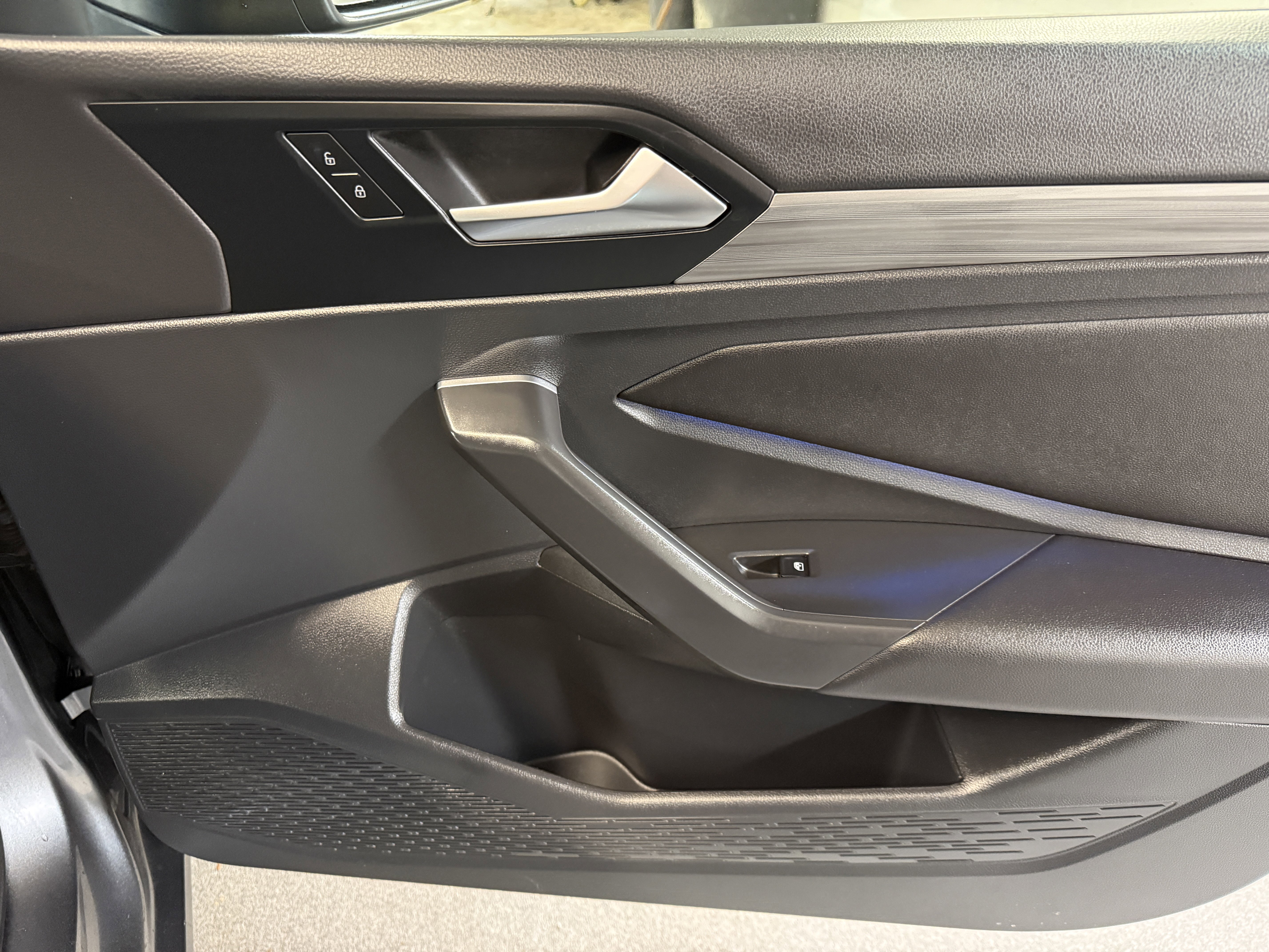 Used 2020 Platinum Gray Metallic Volkswagen SEL image 21