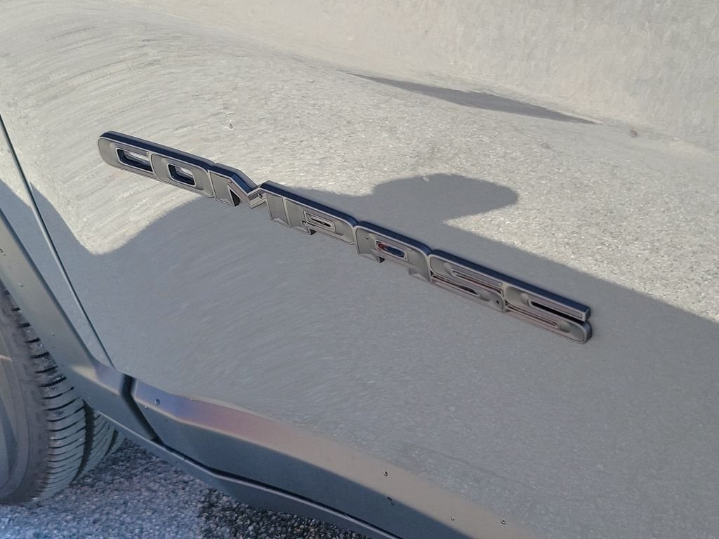 New 2026 Sting-Gray Clearcoat Jeep Latitude image 5