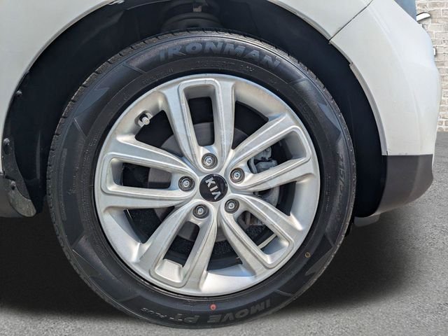 Used 2018 White Kia Plus image 10