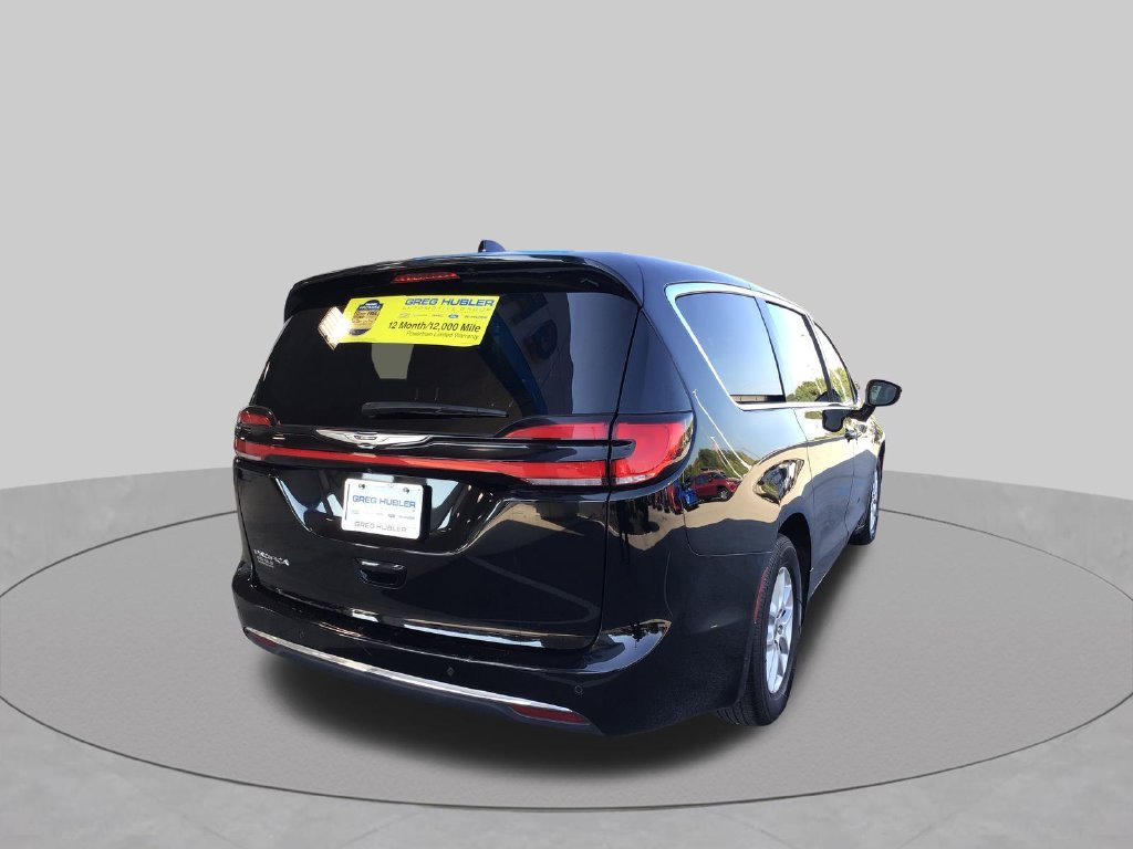 Used 2024 Black Chrysler Touring L image 7