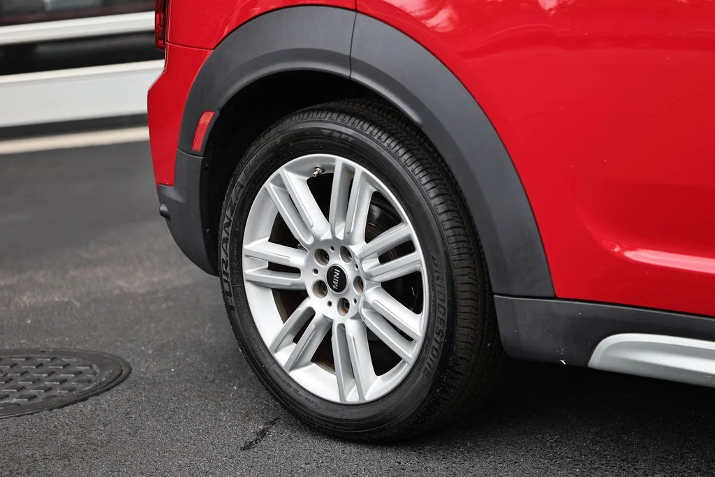 Used 2022 Chili Red MINI Signature image 6