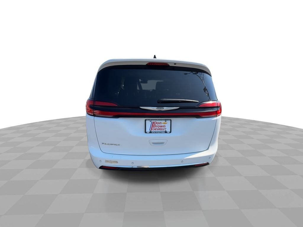 Used 2024 White Chrysler Touring L image 41