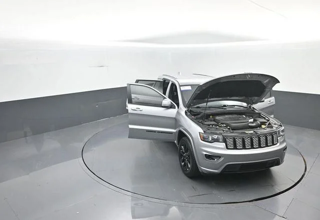 Used 2020 Silver Jeep Altitude image 43