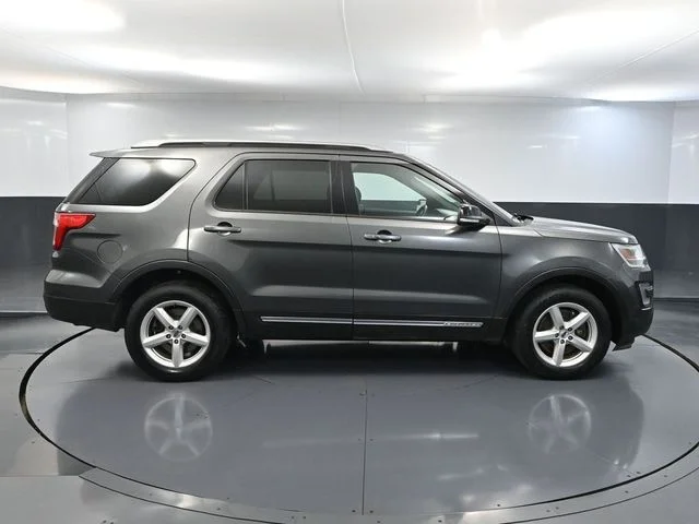 2017 Ford Explorer XLT - Photo 9