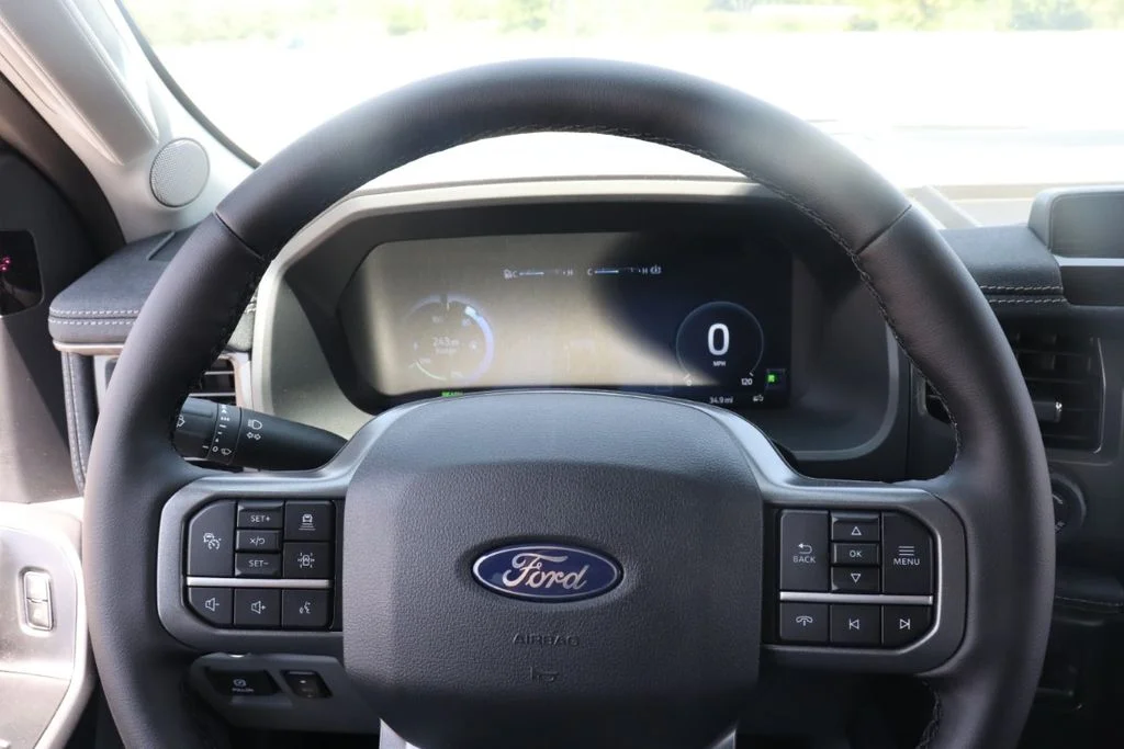 2025 Ford F-150 Lightning Flash - Photo 20
