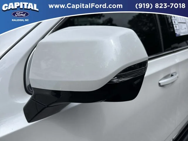 Used 2022 White GMC SLT image 12