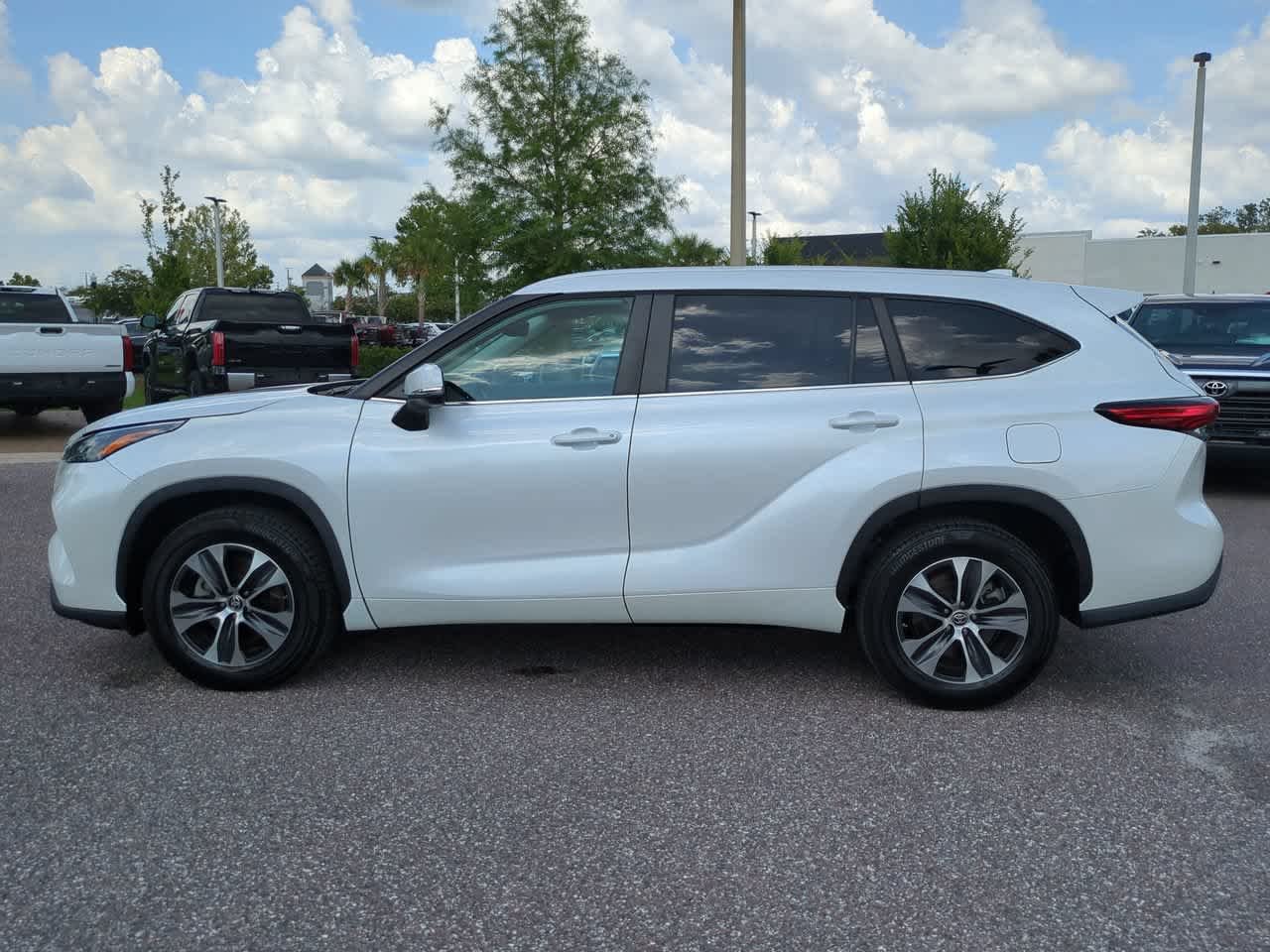 Used 2023 Wind Chill Pearl Toyota XLE image 3