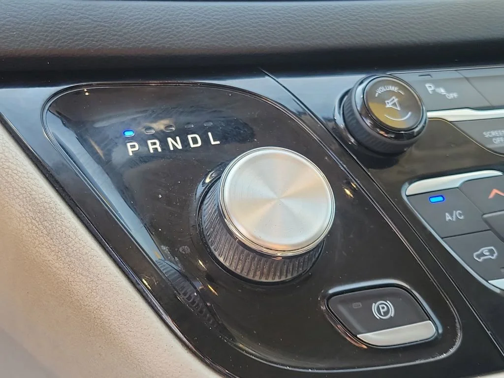 Used 2017 White Chrysler Touring-L Plus image 31