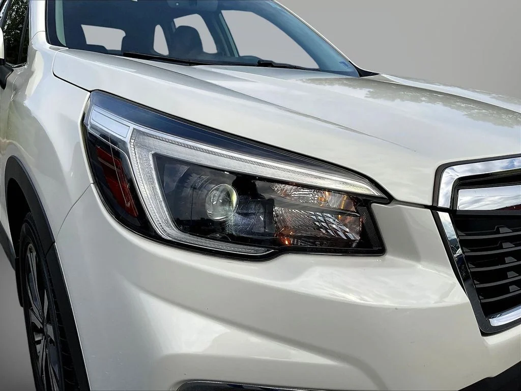Used 2021 Crystal White Pearl Subaru Limited image 35