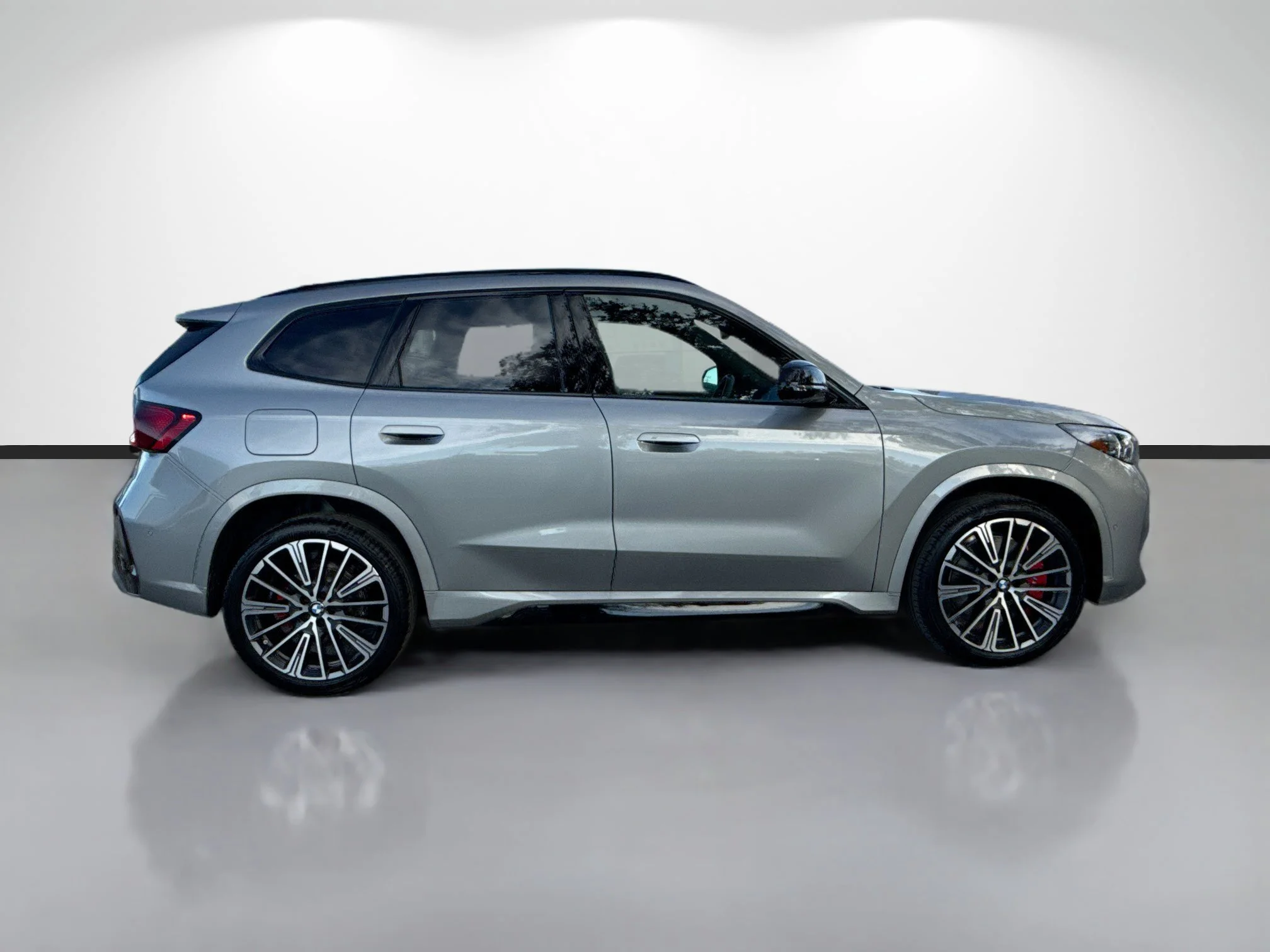 New 2026 Space Silver Metallic BMW xDrive28i image 2