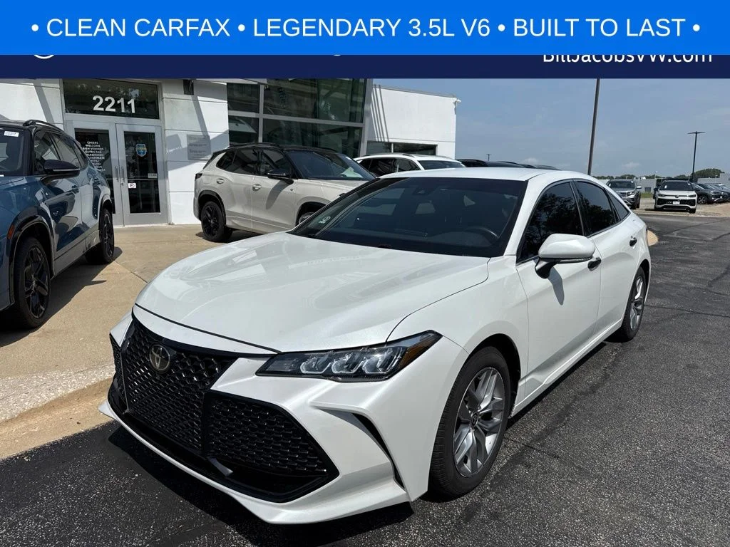Used 2022 Pearl Toyota XLE image 1
