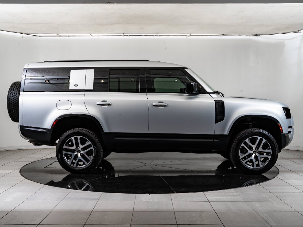Used 2024 Hakuba Silver Metallic Land Rover S image 11
