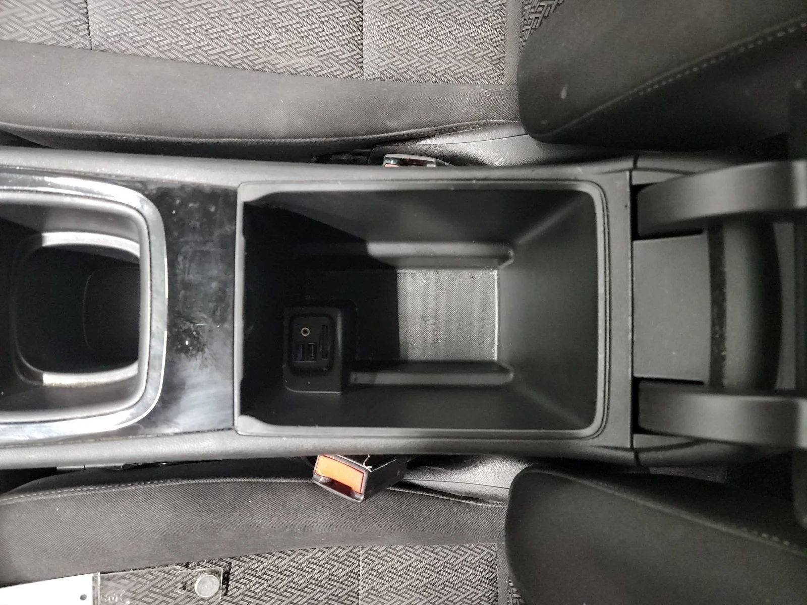 Used 2019 White Frost Tricoat Buick Preferred image 27