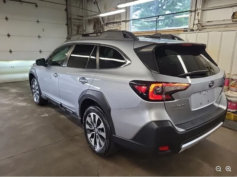 Used 2023 Ice Silver Metallic Subaru Limited image 2