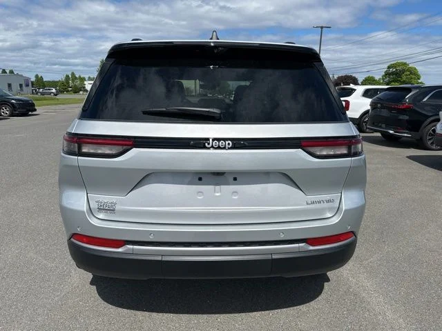 New 2026 Silver Zynith Exterior Paint Jeep Limited image 5