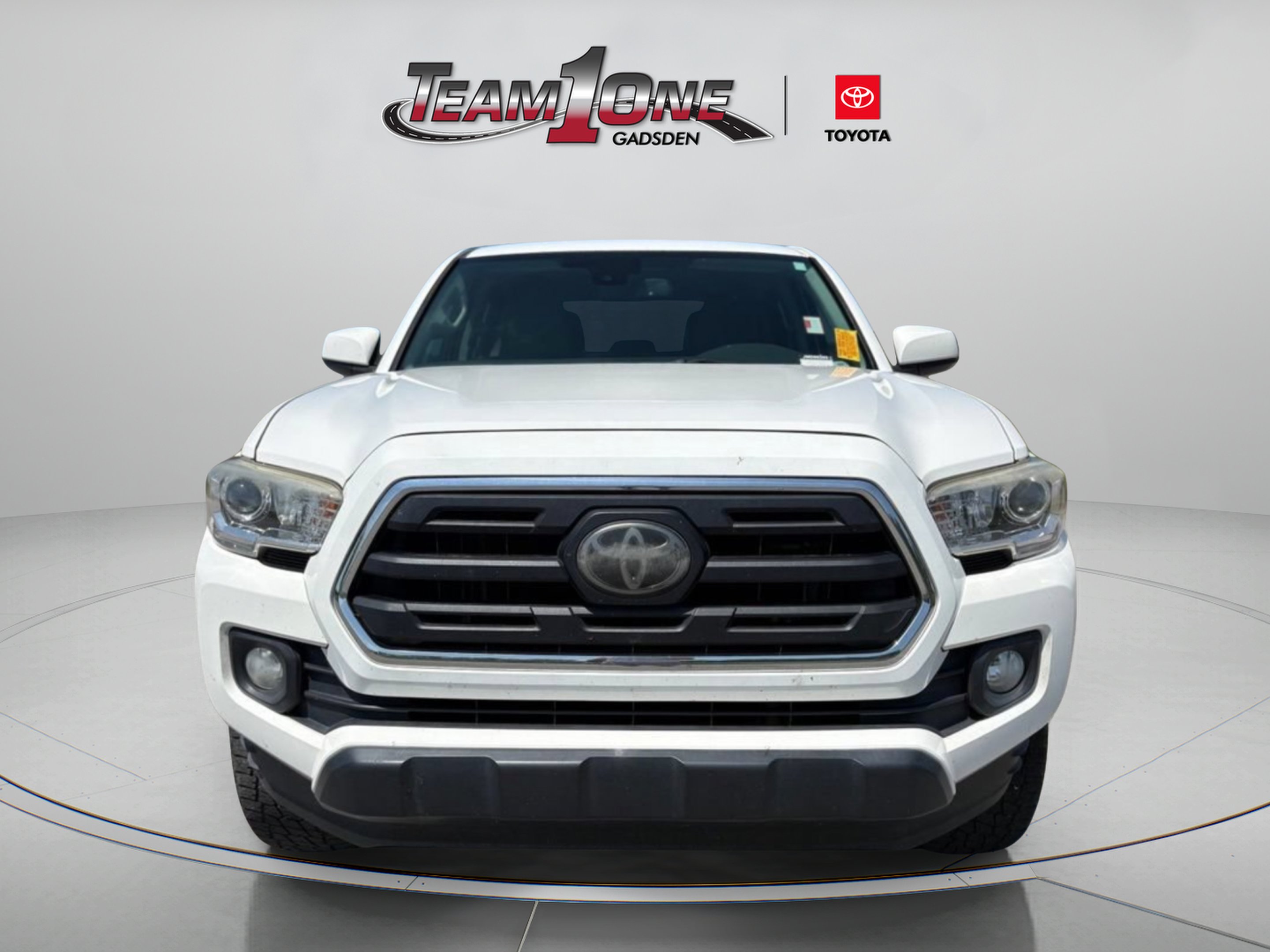 Used 2018 Super White Toyota SR5 image 3