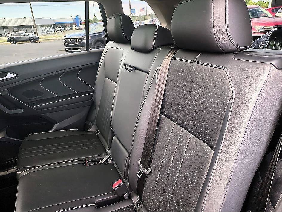 Used 2023 Platinum Gray Metallic Volkswagen SE image 27