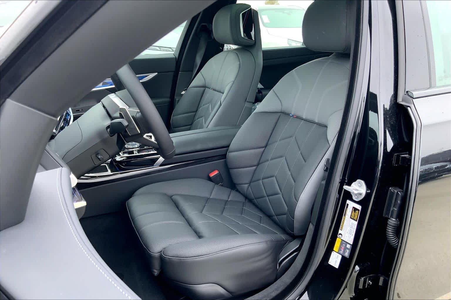 Used 2026 Black Sapphire Metallic BMW 750e xDrive image 9