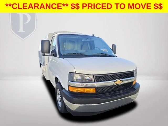 New 2025 Summit White Chevrolet 1WT image 15