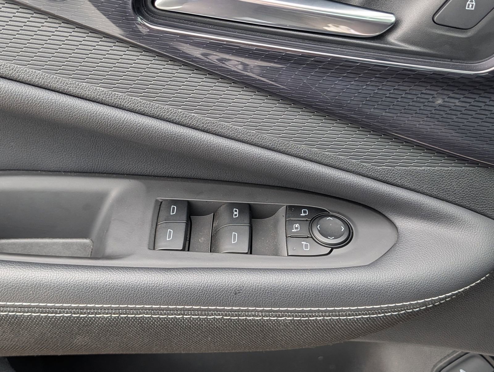 2025 Chevrolet Blazer EV LT - Photo 19