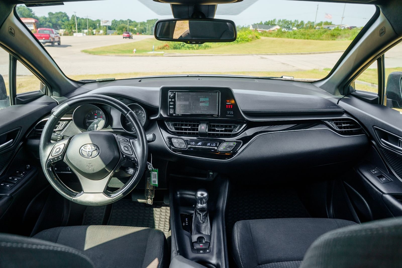Used 2018 Gray Toyota XLE image 23