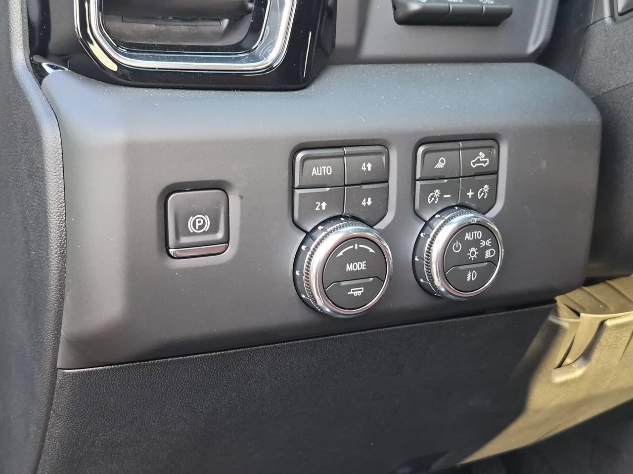 2026 GMC Sierra 2500HD Denali Ultimate - Photo 17