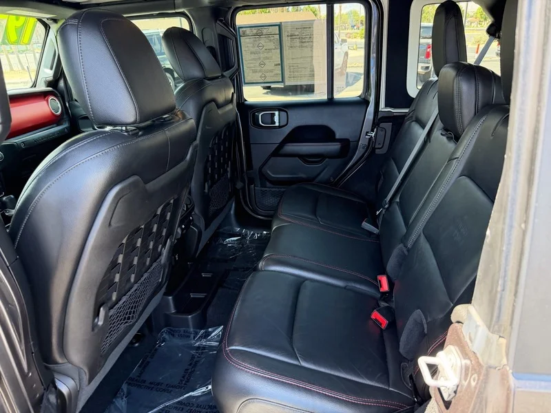 Used 2019 Granite Crystal M Jeep Rubicon image 17