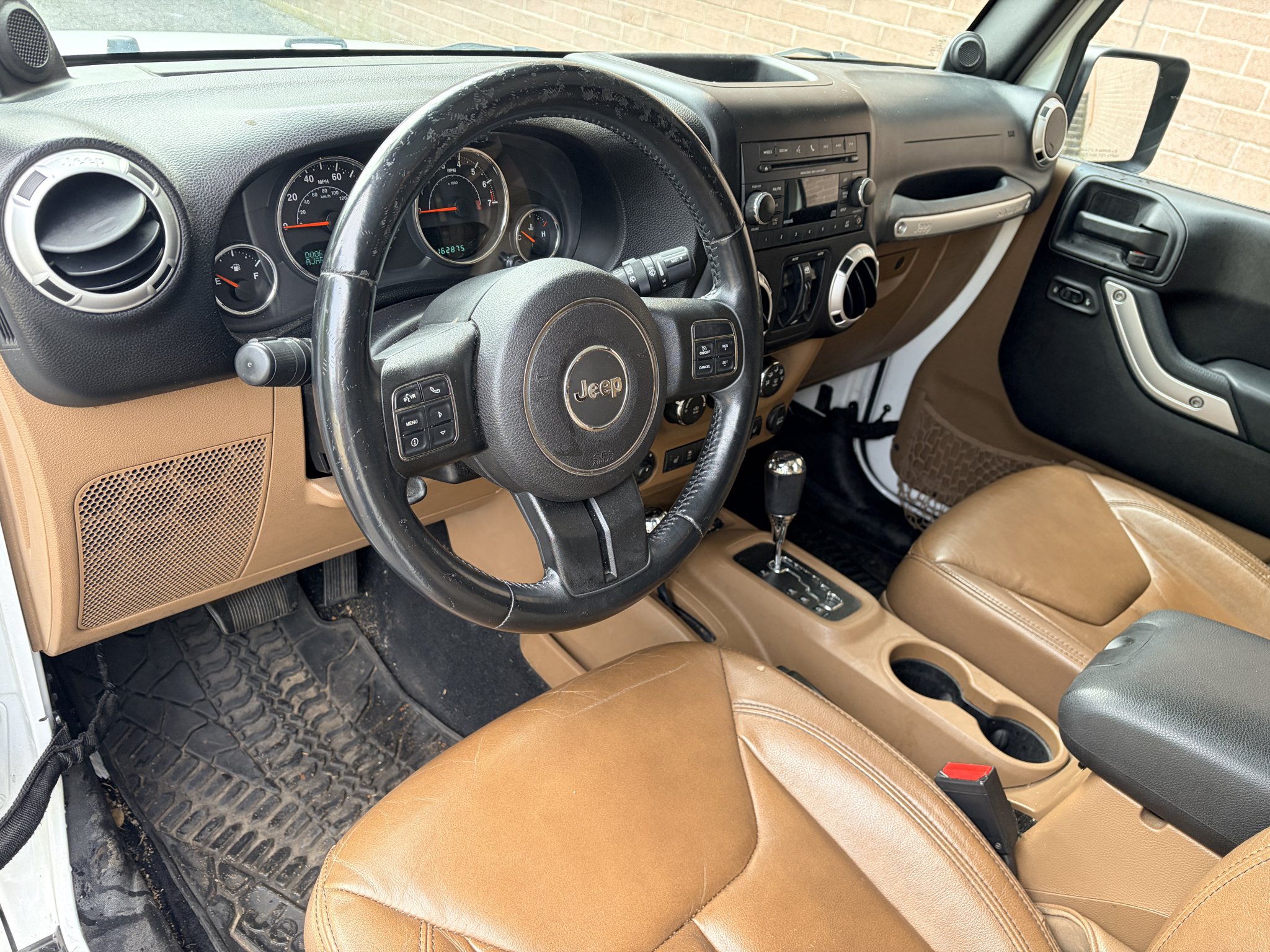 Used 2013 Bright White Clearcoat Jeep Sahara image 11