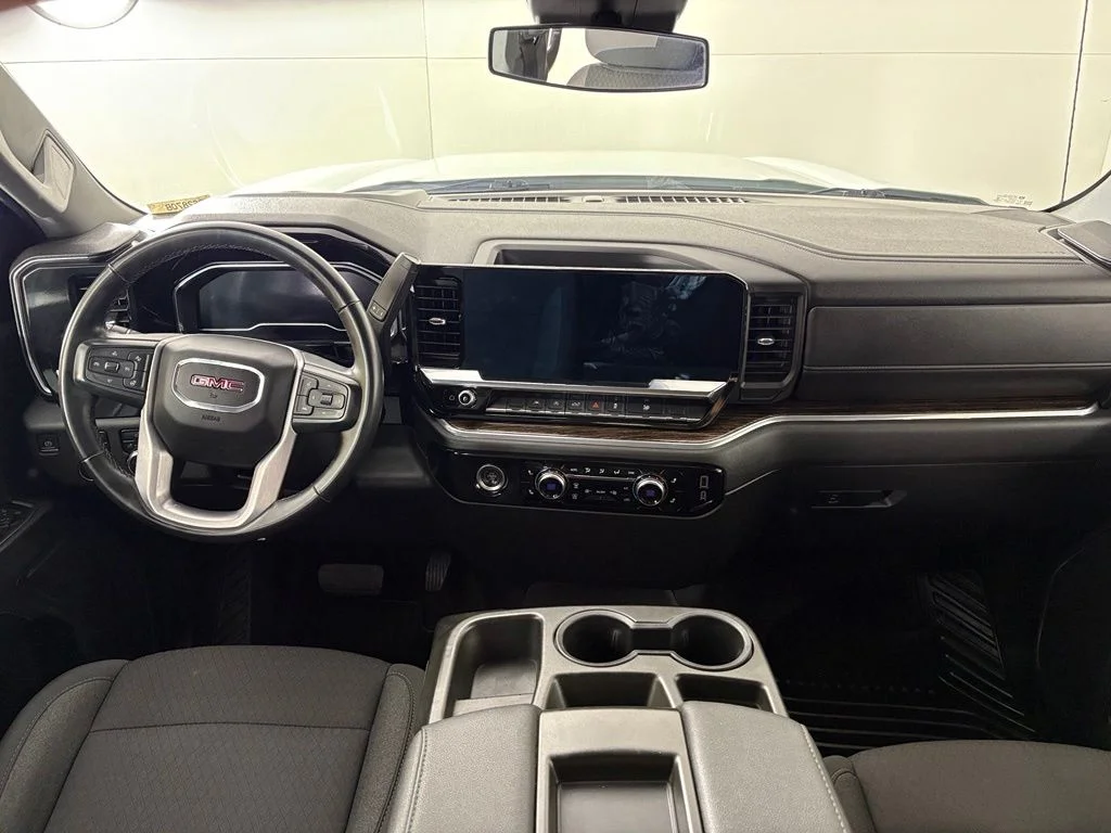 Used 2023 White GMC Elevation image 45
