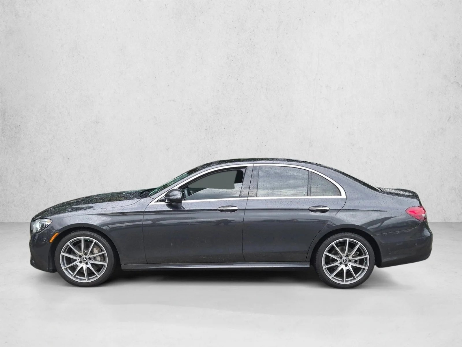 Used 2022 Graphite Grey Metallic Mercedes-Benz E 350 image 2