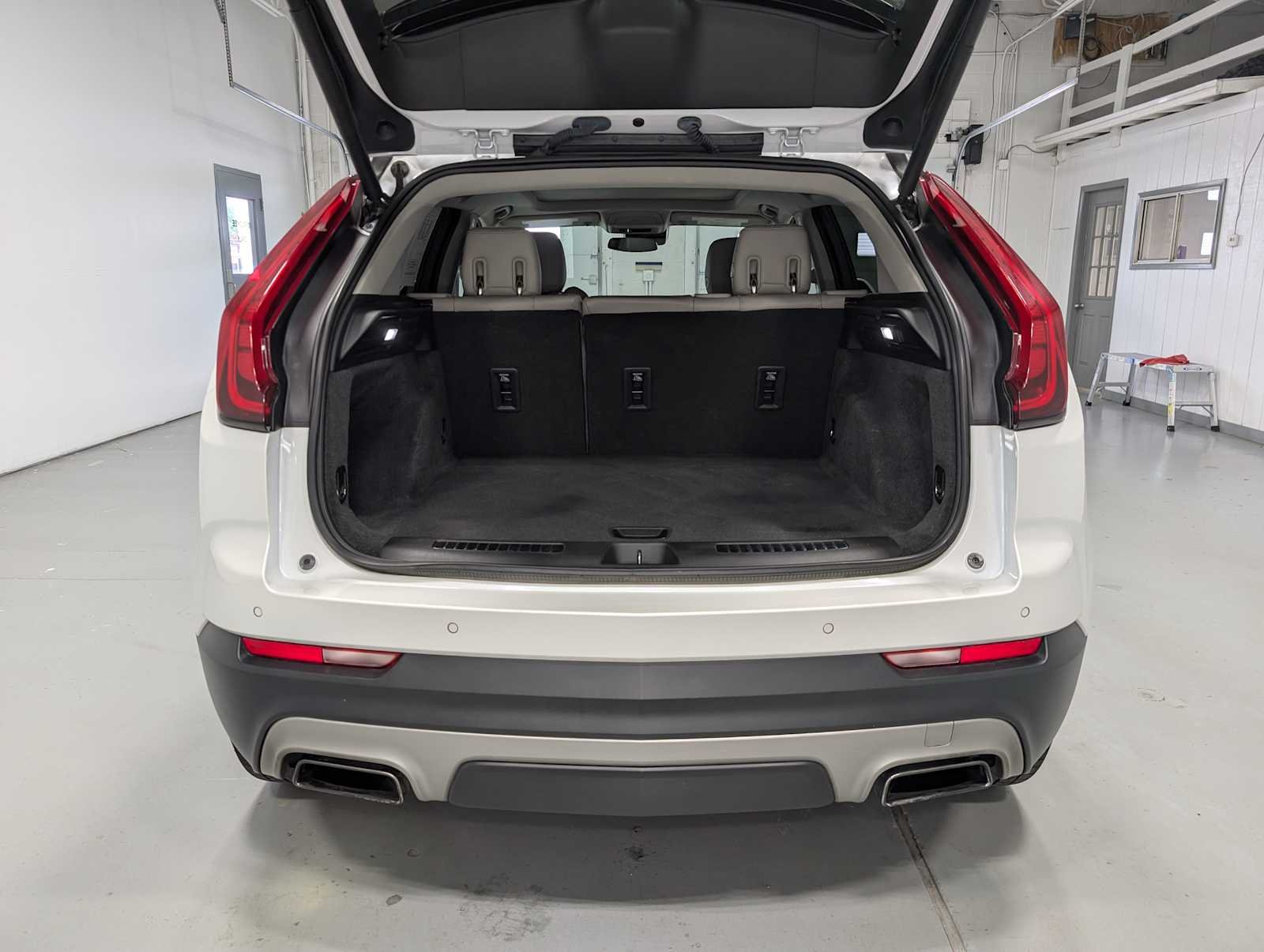 Used 2019 CRYSTAL WHITE TRICOAT Cadillac AWD Premium Luxury image 40
