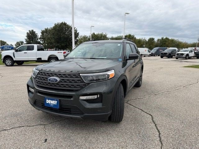 Used 2023 Green Metallic Ford XLT image 4