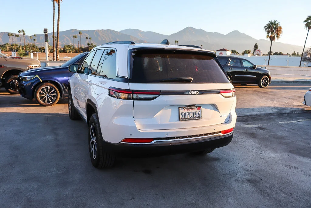 Used 2024 White Jeep Limited image 7