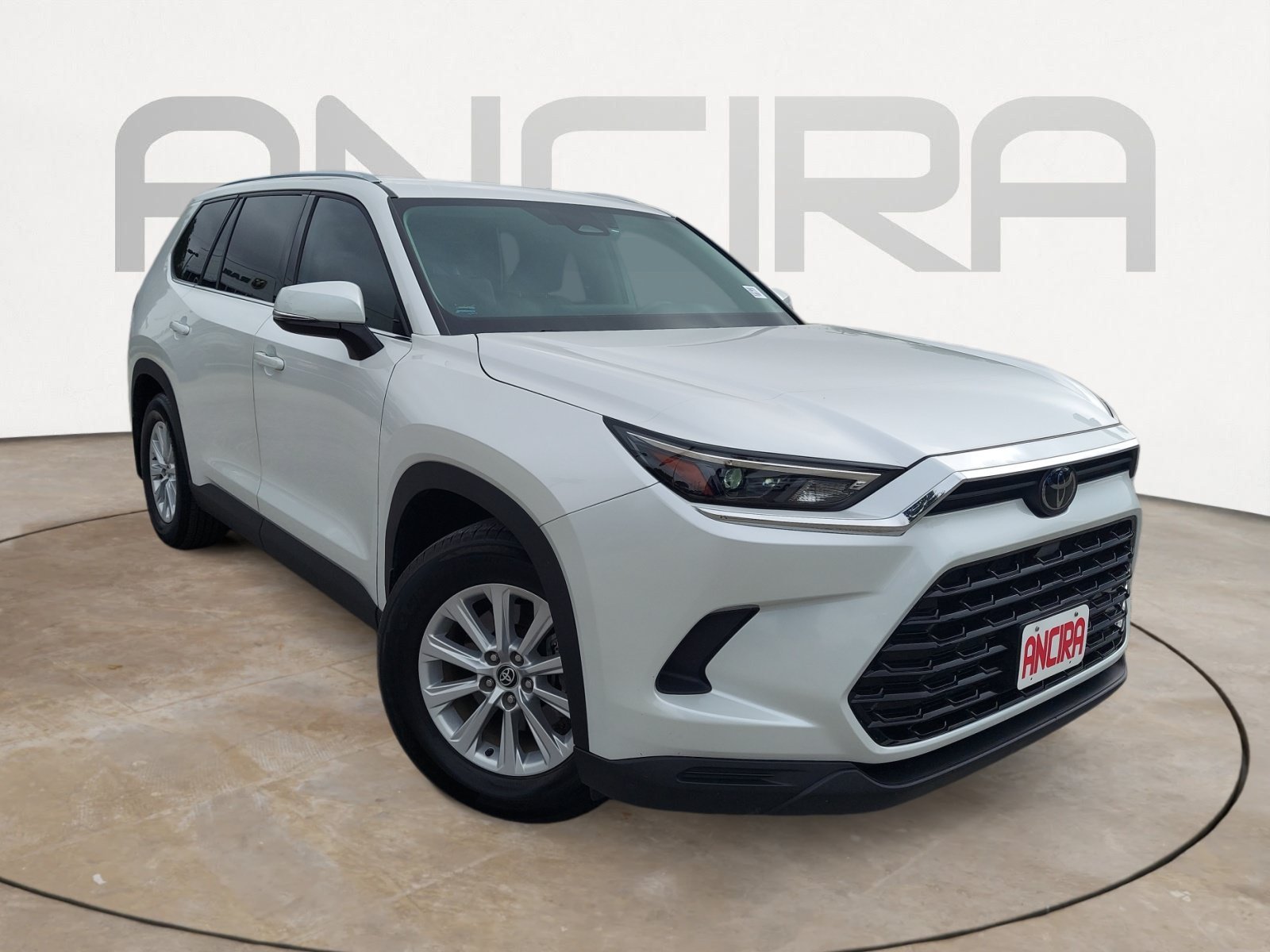 Used 2024 Wind Chill Pearl Toyota XLE image 4