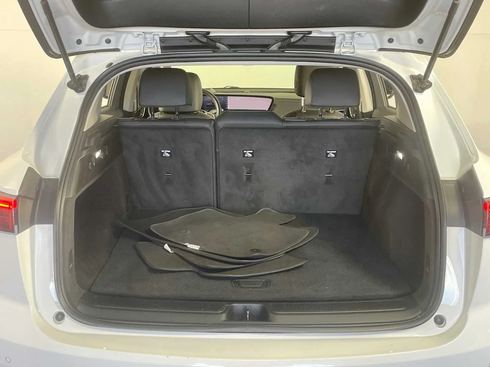 Used 2024 Summit White Buick Preferred image 24