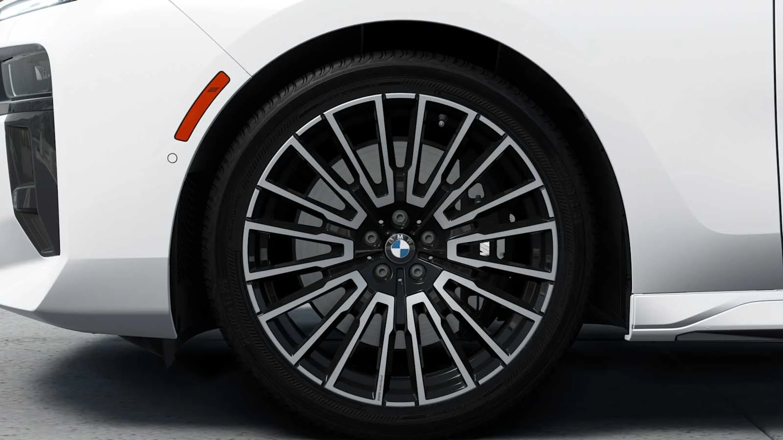 New 2026 Mineral White Metallic BMW 760i xDrive image 7