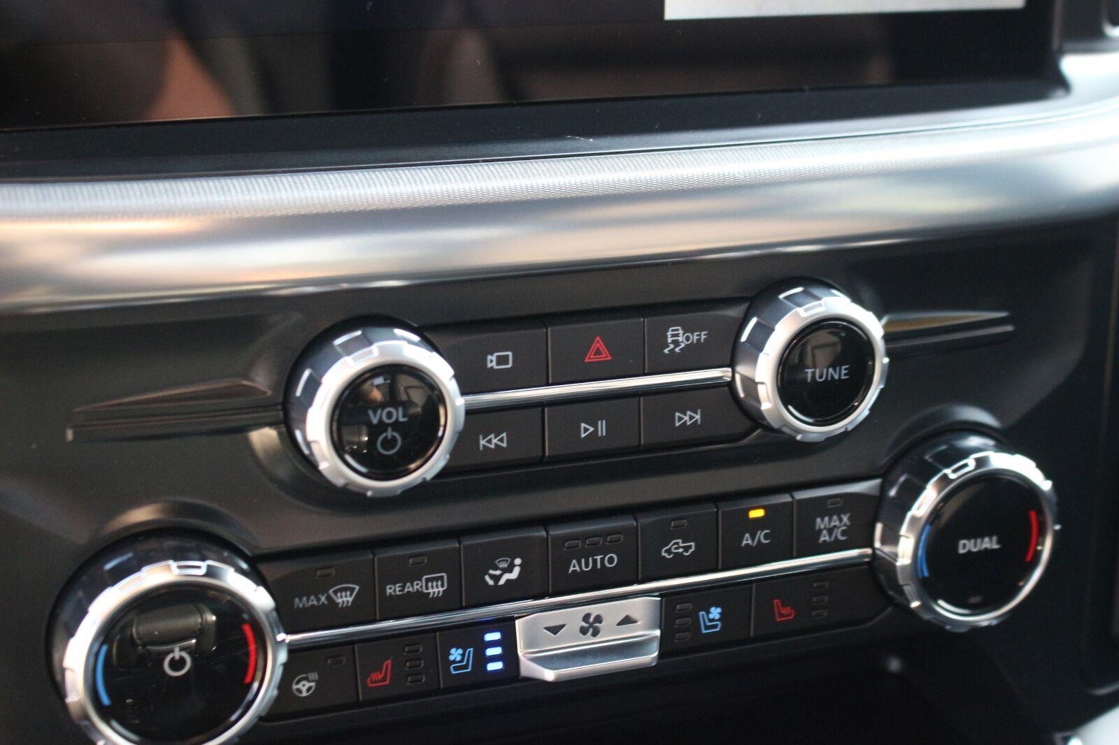 Used 2026 Silver Ford LARIAT image 27