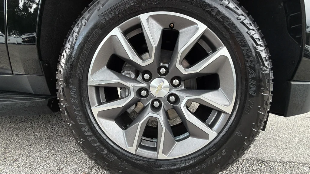 Used 2022 Black Chevrolet LT image 40