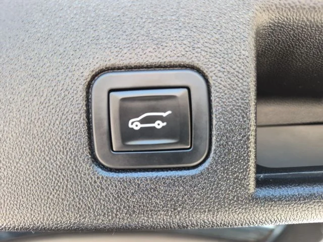 Used 2018 Silver Chevrolet LT image 26